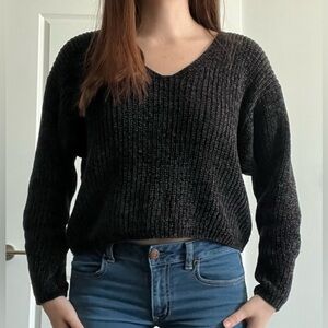 Urban Outfitters Black V-Neck cozy Sweater size medium